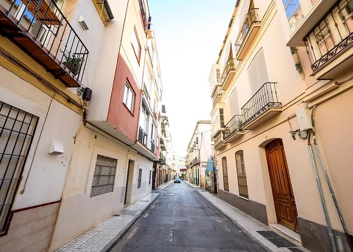 Modern 3 Bedroom, City Center With Patio & High Ceilings By 10Tosea